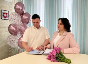  Розовую свадьбу торжественно отметила семья в Керчи