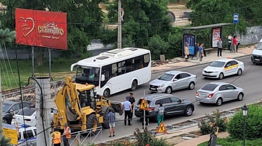  В центре Керчи ДТП: машины встали в пробку