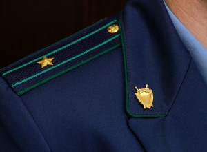   Местная жительница грубо оскорбила и накинулась на полицейского