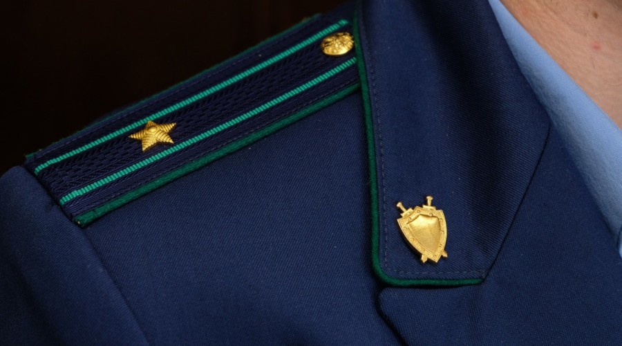   Местная жительница грубо оскорбила и накинулась на полицейского